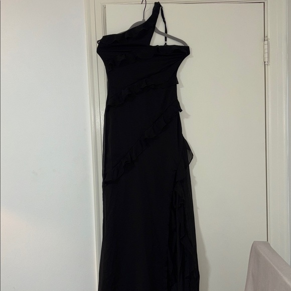 PrettyLittleThing Black Ruffled Dress - Picture 2 of 7